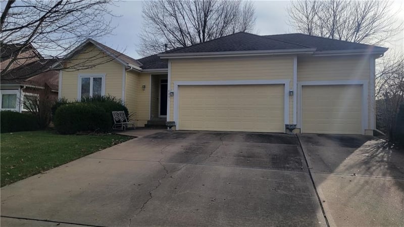 8431 156th Ter, Overland Park, KS 66223