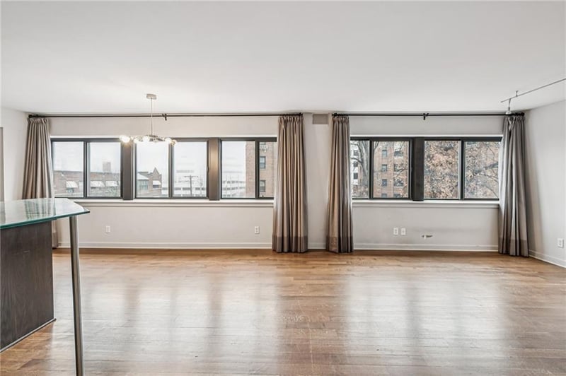 803 48th St #402, Kansas City, MO 64112