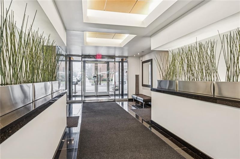 803 48th St #402, Kansas City, MO 64112