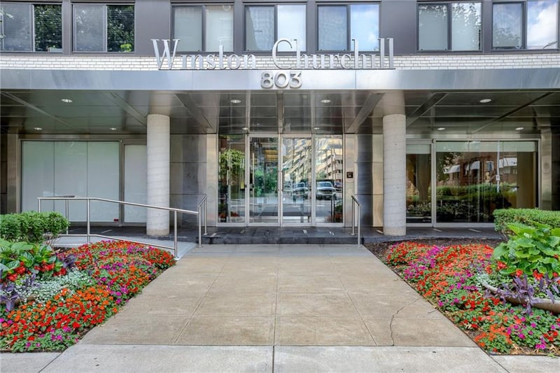 803 W 48th St #402, Kansas City, MO 64112