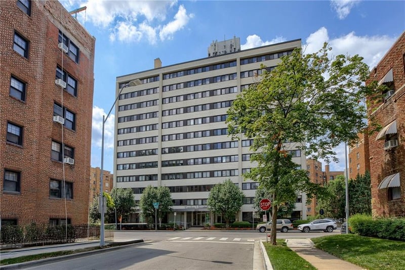 803 W 48th St #402, Kansas City, MO 64112