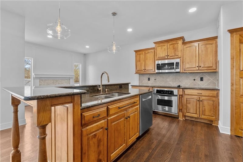 1409 SE Woodbine Dr, Blue Springs, MO 64014