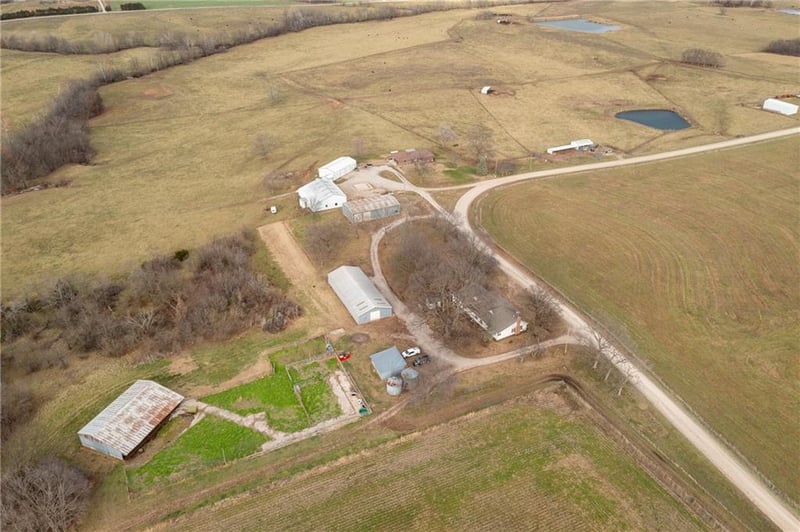 64 SW 401st Rd, Centerview, MO 64019