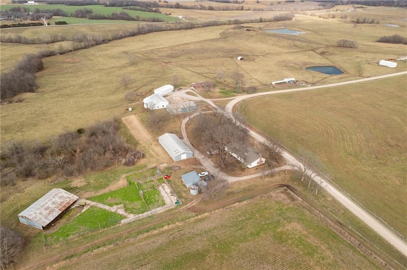 64 SW 401st Rd, Centerview, MO 64019