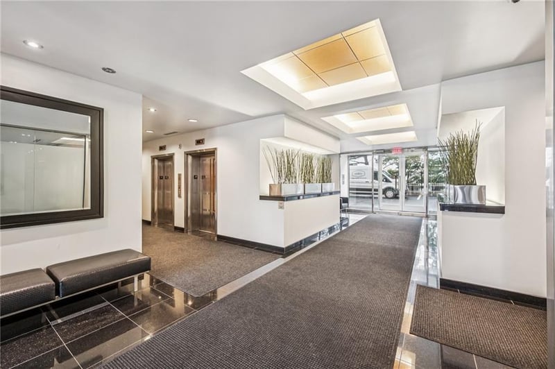 803 48th #302 St #302, Kansas City, MO 64112