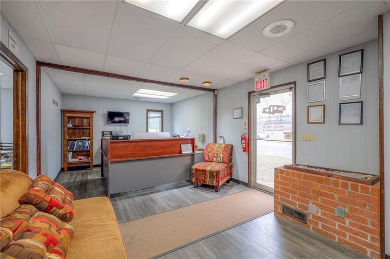 9020 Rosehill Rd, Lenexa, KS 66215