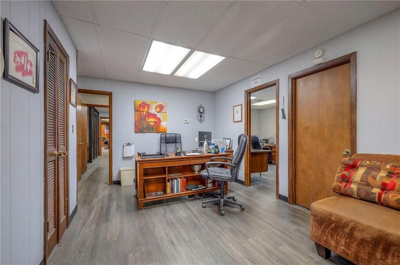 9020 Rosehill Rd, Lenexa, KS 66215