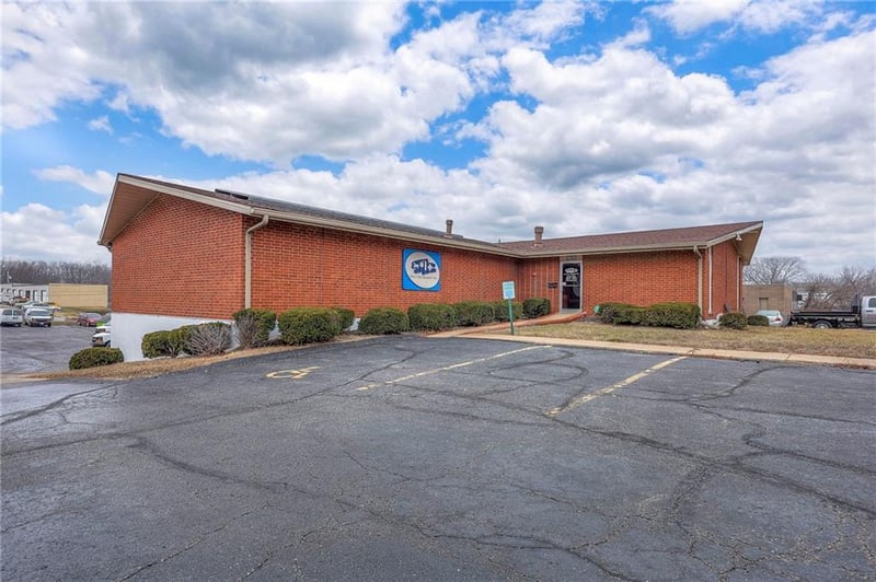9020 Rosehill Rd, Lenexa, KS 66215