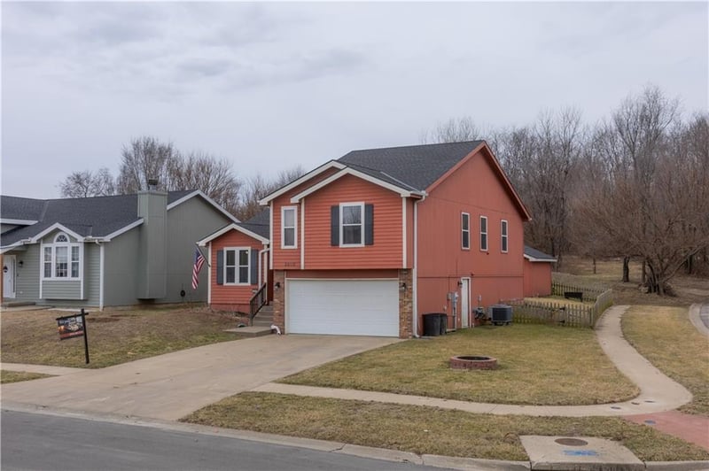 2202 Meadow Trl, St Joseph, MO 64503