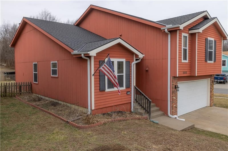 2202 Meadow Trl, St Joseph, MO 64503