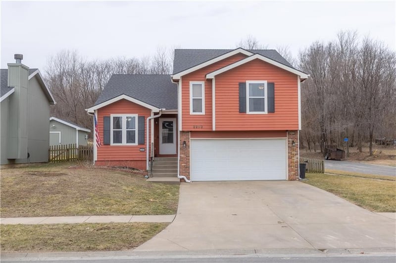 2202 Meadow Trl, St Joseph, MO 64503