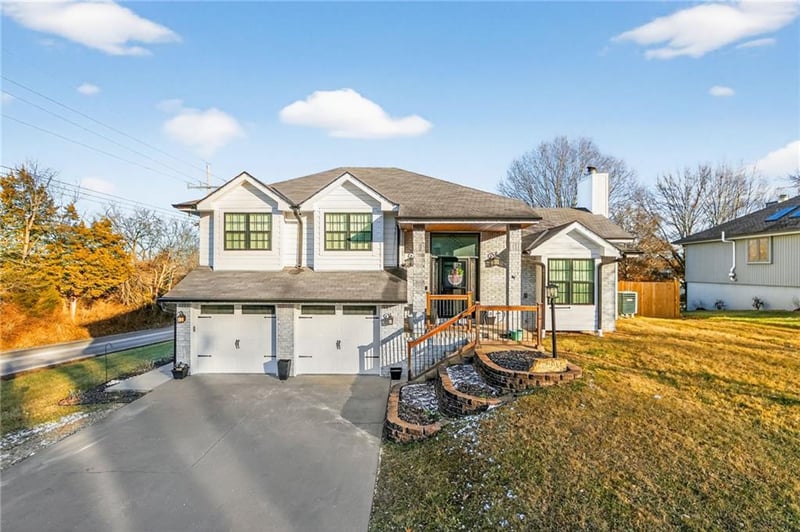 4007 37th St, St Joseph, MO 64506