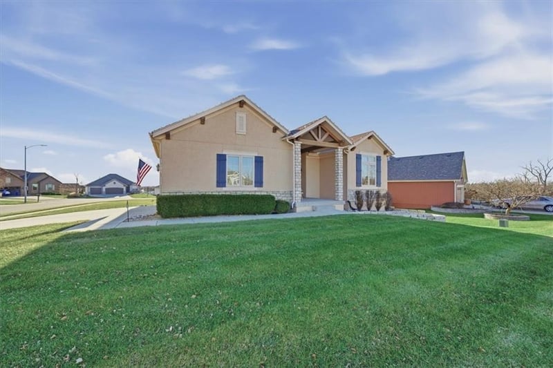 14119 Merion Ct, Basehor, KS 66007