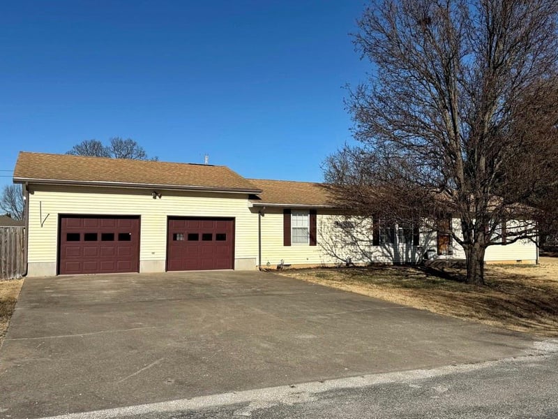 14815 S Orleans Trl, Stockton, MO 65785