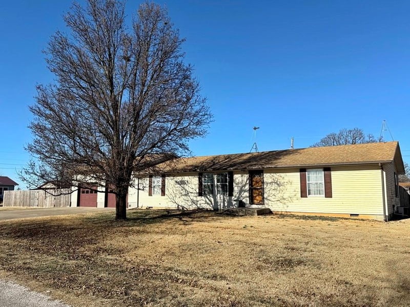 14815 S Orleans Trl, Stockton, MO 65785