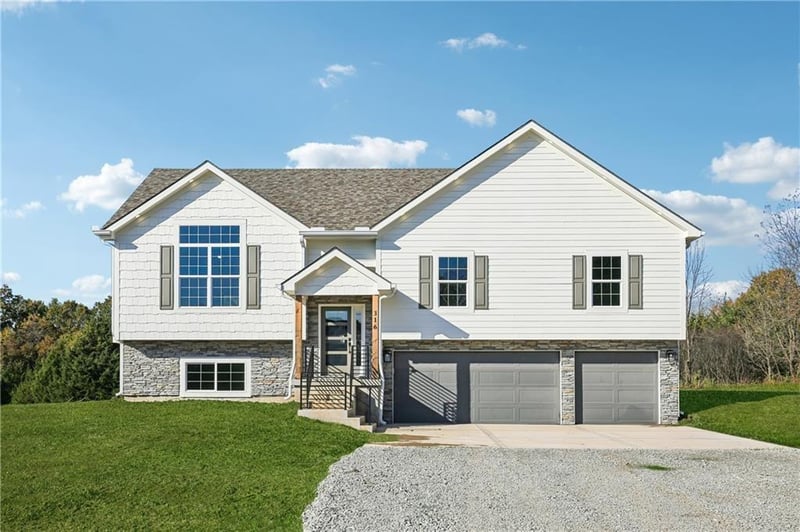 319 51 Rd, Warrensburg, MO 64093