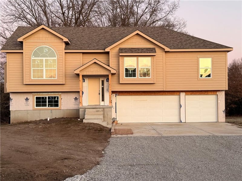 319 51 Rd, Warrensburg, MO 64093
