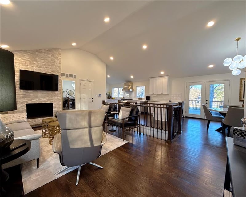 9737 Mohawk Dr, Overland Park, KS 66206