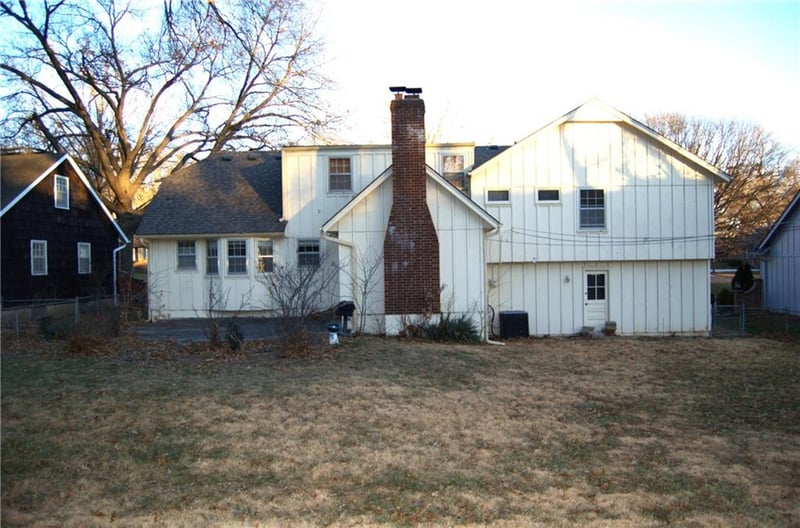 10120 Glenwood St, Overland Park, KS 66212