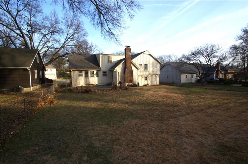 10120 Glenwood St, Overland Park, KS 66212