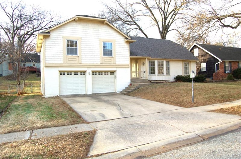 10120 Glenwood St, Overland Park, KS 66212