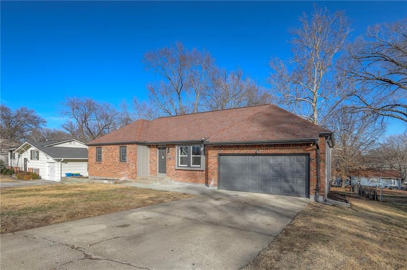 319 Glendale Rd, Liberty, MO 64068