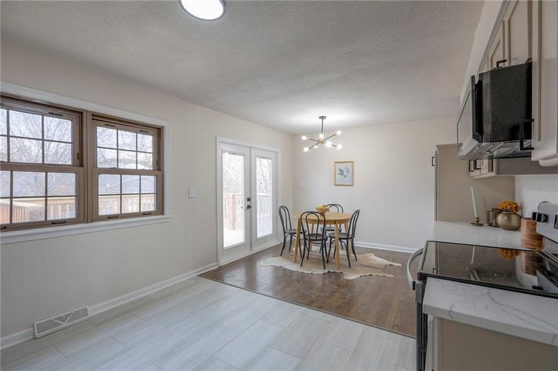 319 Glendale Rd, Liberty, MO 64068