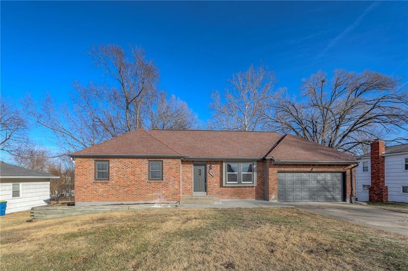 319 Glendale Rd, Liberty, MO 64068
