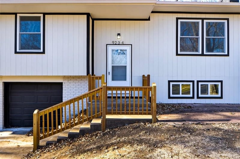 9234 Woodson Dr, Overland Park, KS 66207