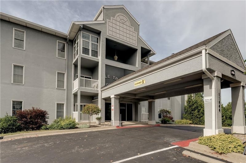 17800 Bolger Rd #147, Independence, MO 64055