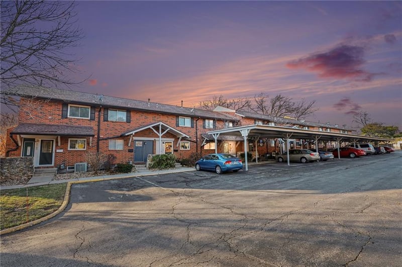 5706 97th St, Overland Park, KS 66207