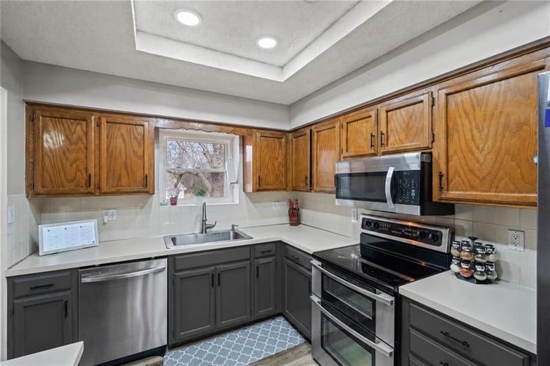 310 Shamrock Ln, Blue Springs, MO 64014