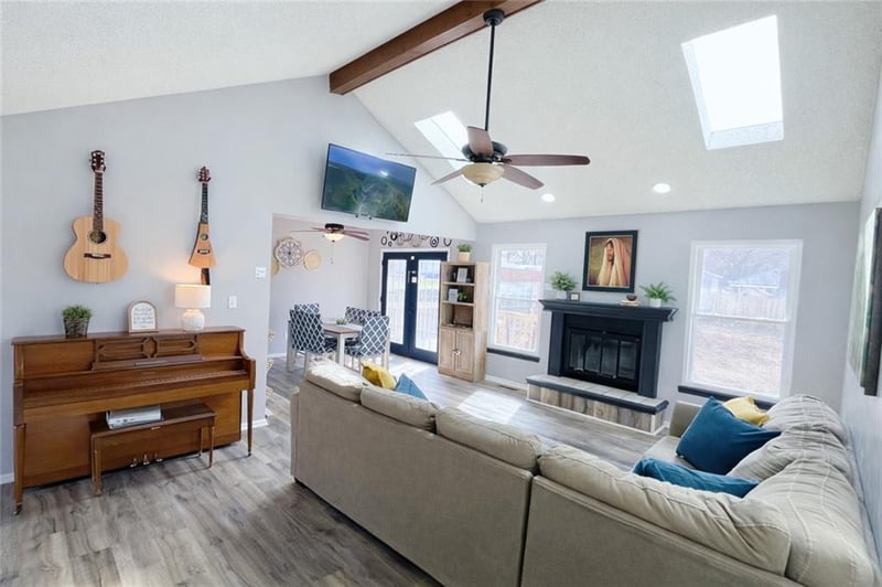 310 Shamrock Ln, Blue Springs, MO 64014