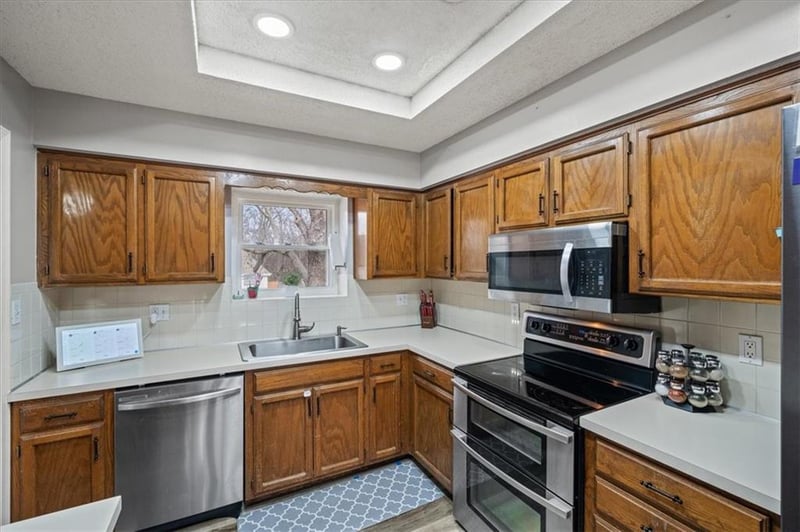 310 Shamrock Ln, Blue Springs, MO 64014