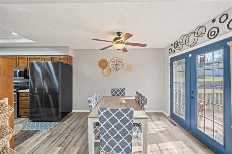 310 Shamrock Ln, Blue Springs, MO 64014