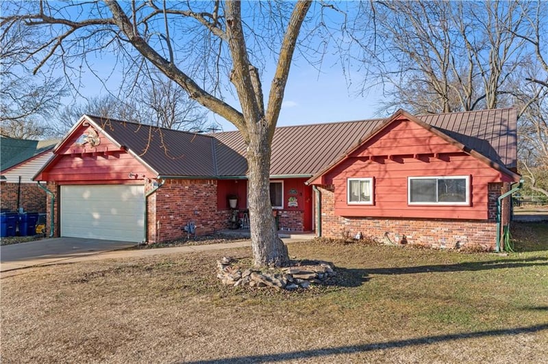 2508 8th St, Coffeyville, KS 67337