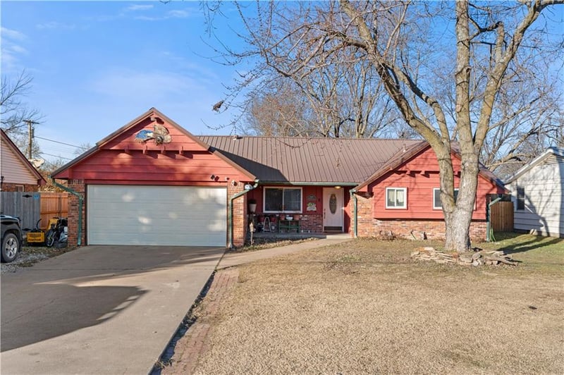 2508 8th St, Coffeyville, KS 67337