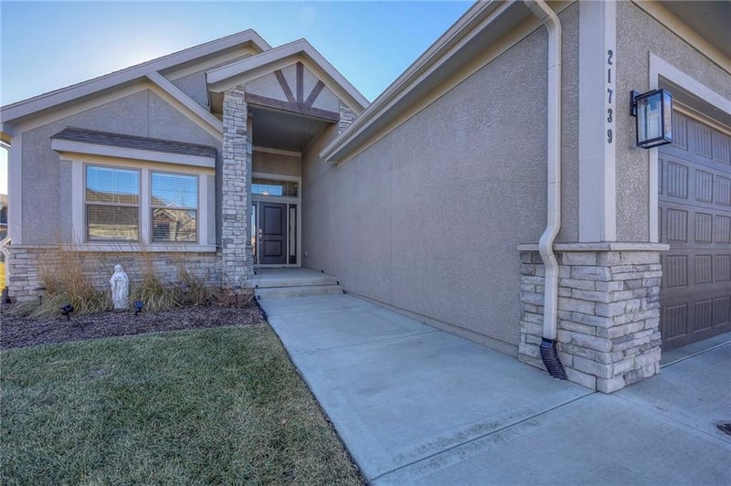 21739 116th Ter, Olathe, KS 66061