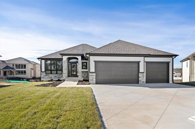 2319 Serena Pl, Lee's Summit, MO 64082