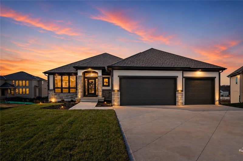 2319 SW Serena Pl, Lee's Summit, MO 64082