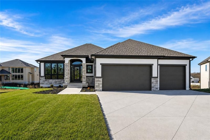 2319 SW Serena Pl, Lee's Summit, MO 64082
