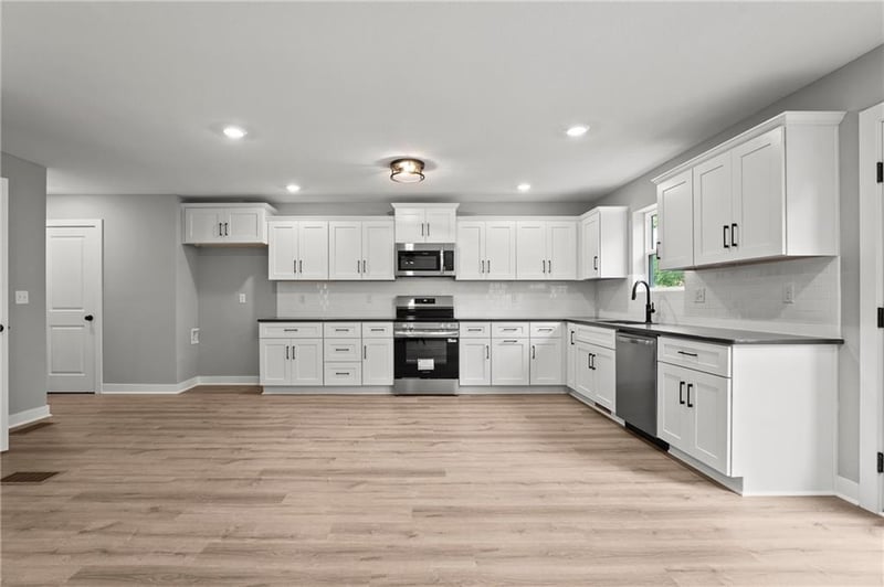 11222 Oak Trafficway, Kansas City, MO 64155