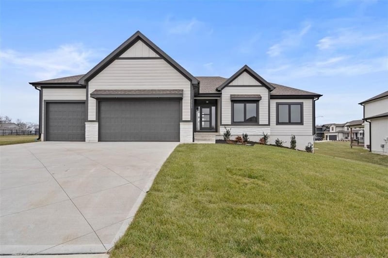 2303 Serena Pl, Lee's Summit, MO 64082