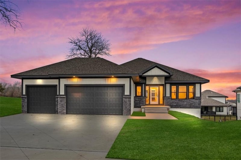 3222 Enoch St, Lee's Summit, MO 64082