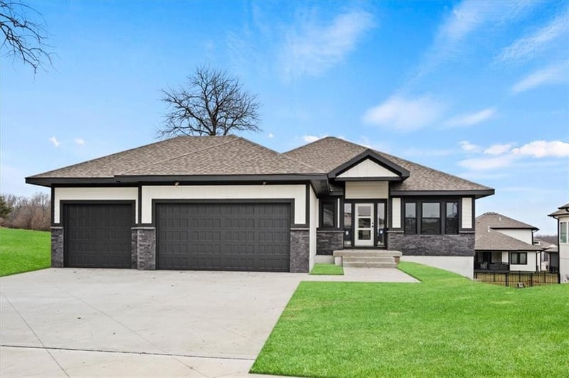 3222 Enoch St, Lee's Summit, MO 64082