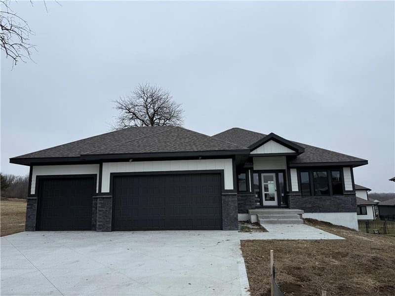 3222 Enoch St, Lee's Summit, MO 64082