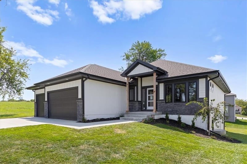 3222 SW Enoch St, Lee's Summit, MO 64082