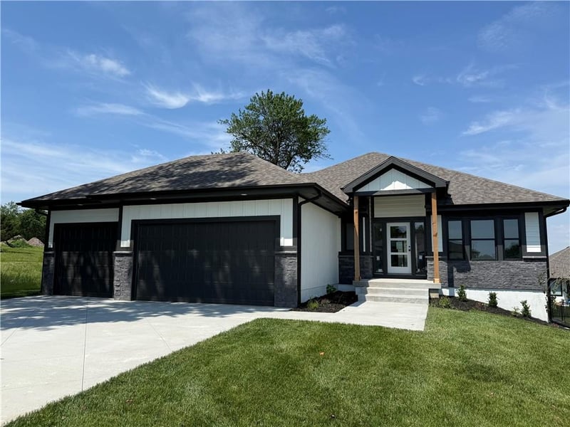 3222 Enoch St, Lee's Summit, MO 64082