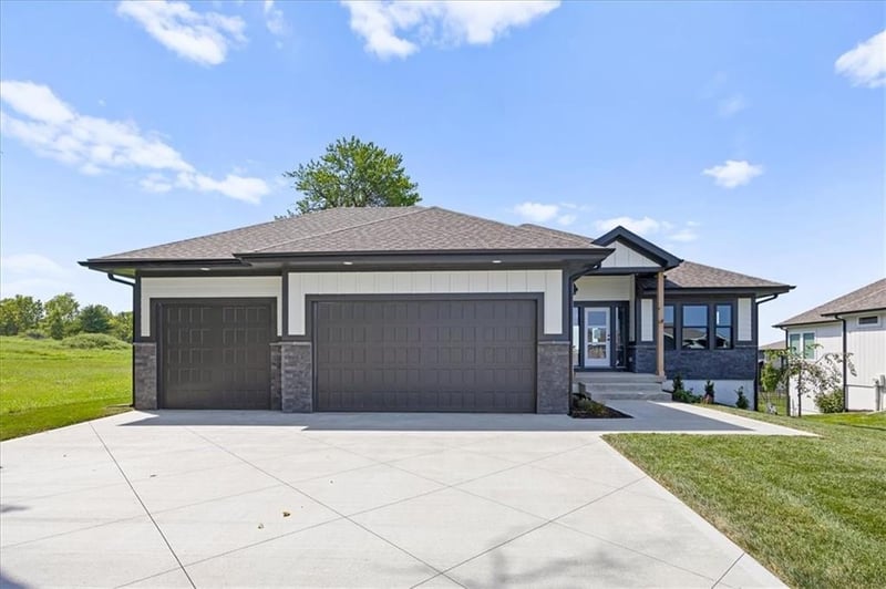 3222 SW Enoch St, Lee's Summit, MO 64082