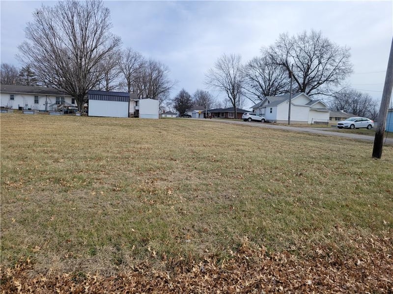 Colby St, Hamilton, MO 64644